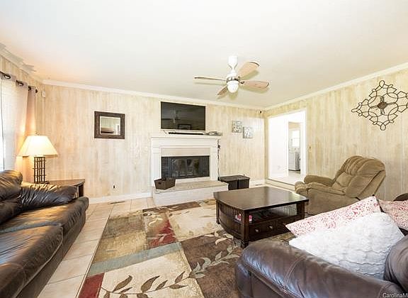 3rd image of 611 Buckhorn Ct