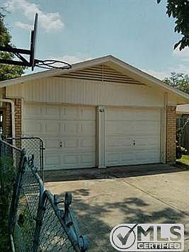 3rd image of 1613 San Antonio Ln