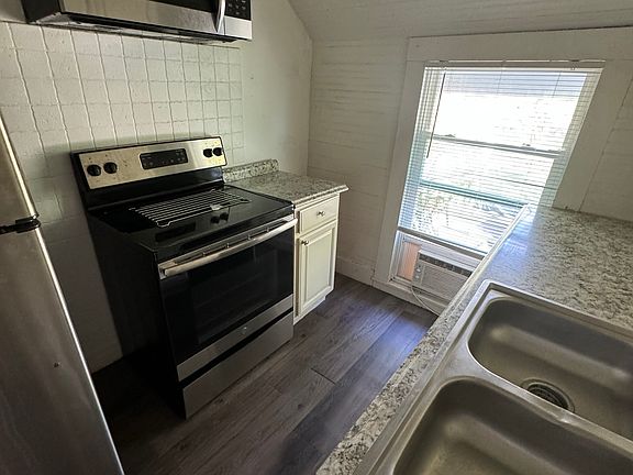 2nd image of 7306 Earlwood Ave #2