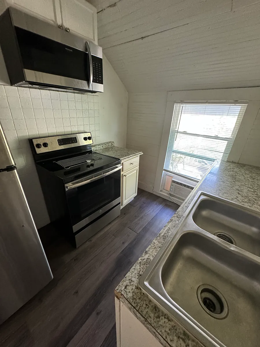 Building Photo - 7306 Earlwood Ave #2