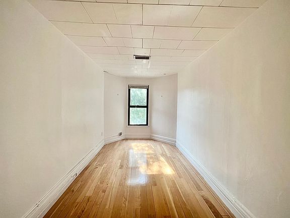 5th image of 4329 164th St Floor 2