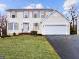 729 Meadowbrook Dr, Coatesville, PA 19320