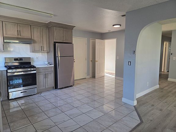 5th image of 512 Monterey Dr
