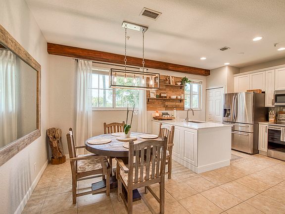 4th image of 423 Bayfront Drive