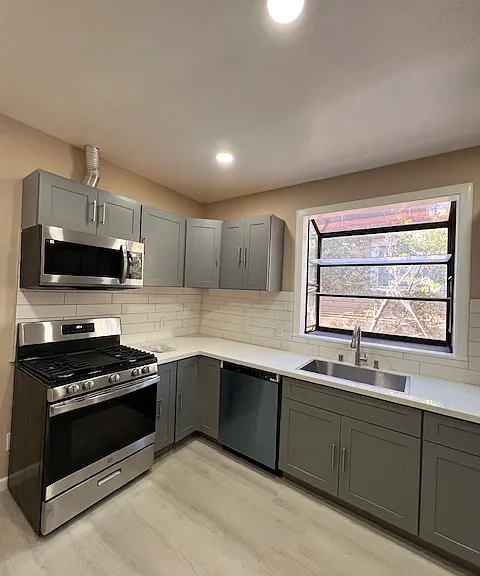 2065 Alameda Ave — Photo 9