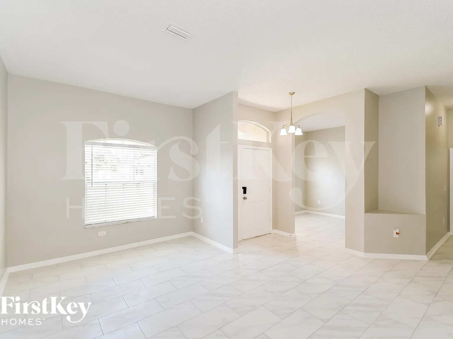 4 bed, 2.0 bath, 2105 sqft, $1,965 — Photo 4