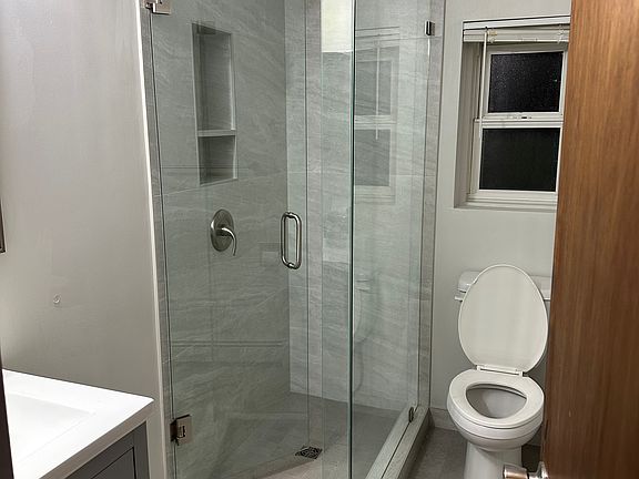 2nd image of 211 E 6th St