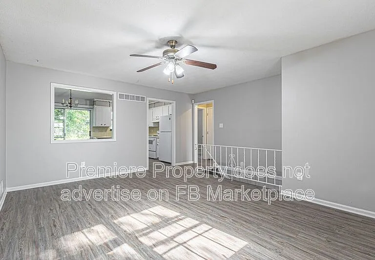 2527 NW 6th St — Photo 3