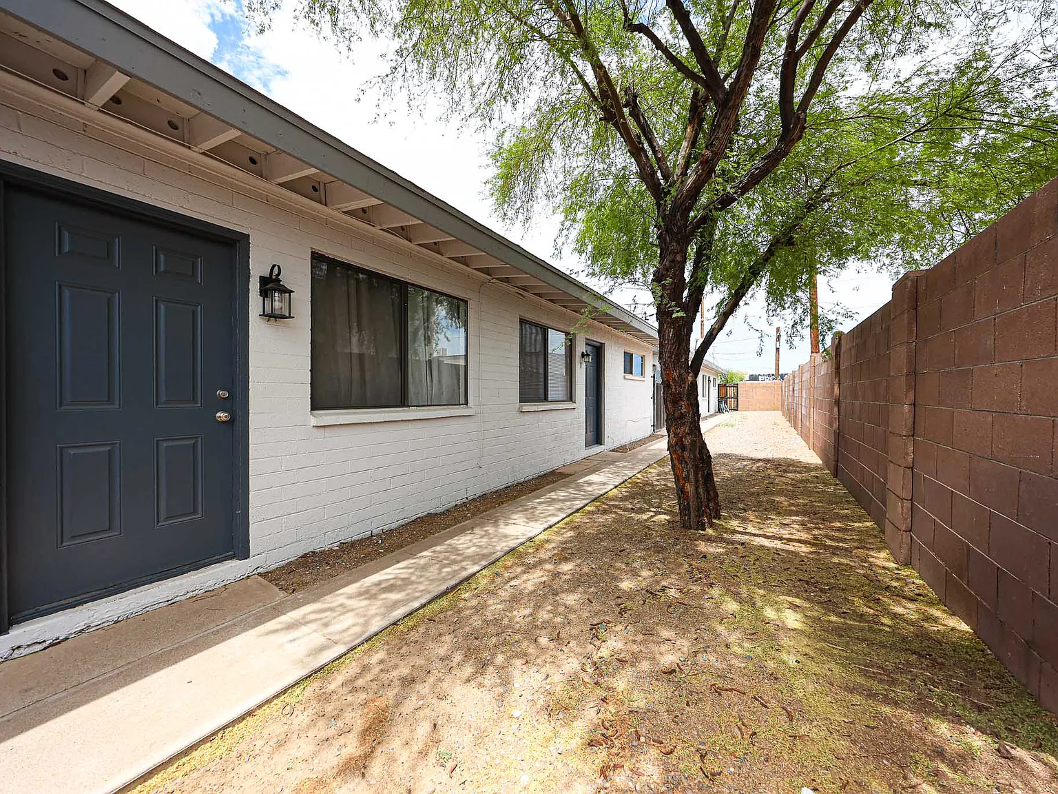 1736 West Sherman Street - B — Photo 3
