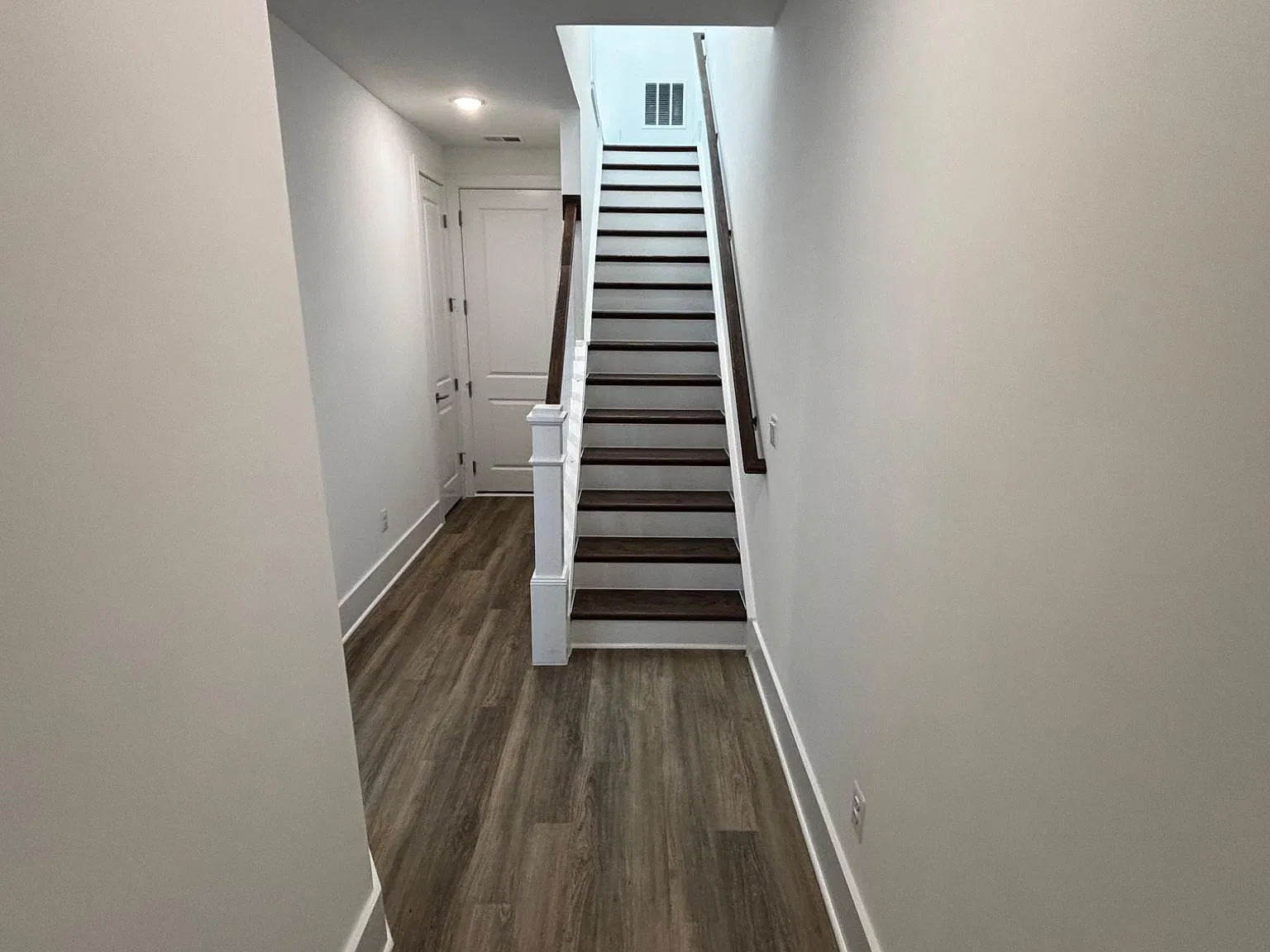 3 bed, 3.5 bath, 1620 sqft, $2,500 — Photo 2