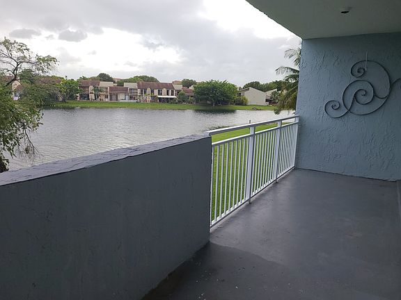 3rd image of 9359 Fontainebleau Blvd APT F201