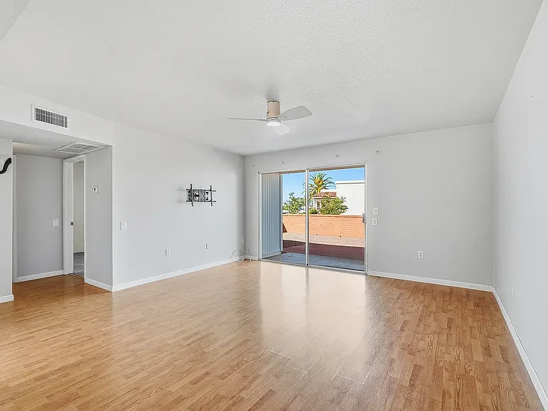 307 N Calle Del Chancero — Photo 2
