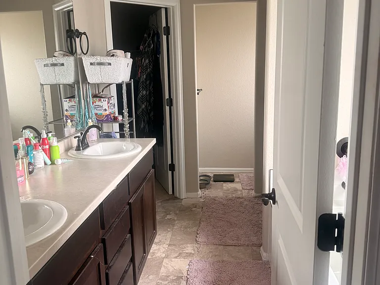 915 Maplebrook Dr — Photo 5