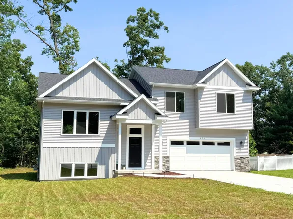 370 Chopin Dr, Muskegon, MI 49442