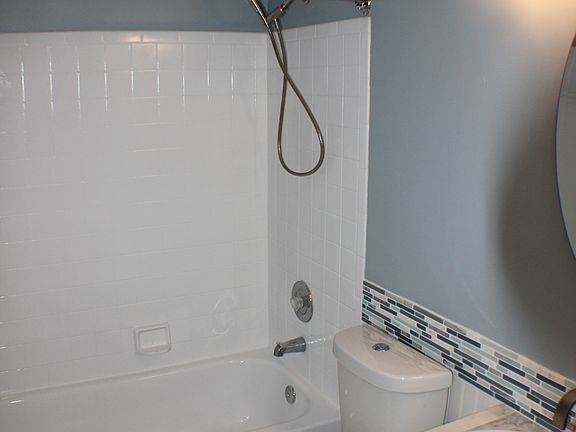 5th image of 341 W Riverbend Dr