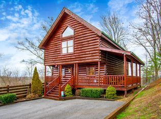 1070 Towering Oaks Dr, Sevierville, TN 37876