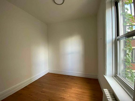 5th image of 1437 1st Ave APT 4FN