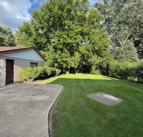 1007 N Gibbons Ave — Photo 2