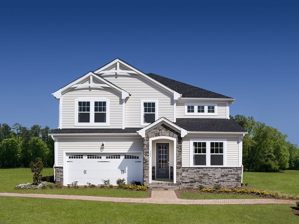 Photo representation of the Sequoia plan. Colors, finishes and options will vary.
