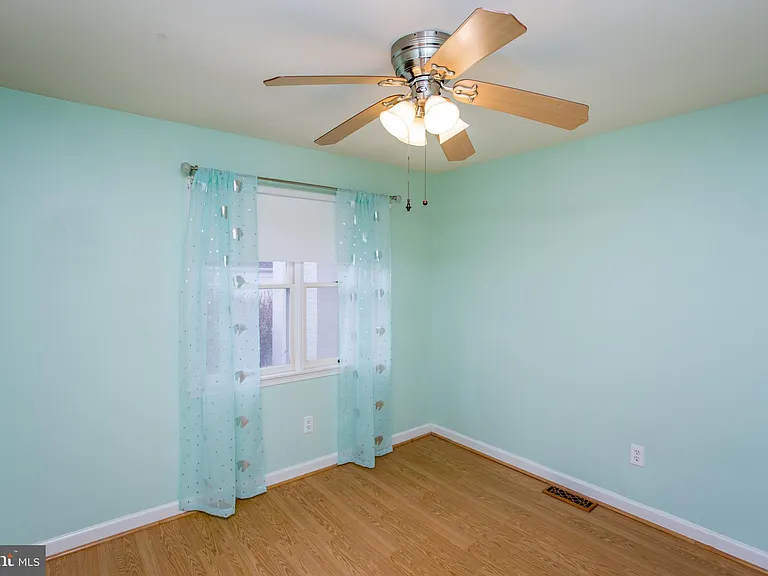 1529 Margaret Ct — Photo 47