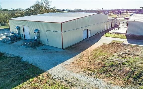 3rd image of 1301 Weatherford Hwy