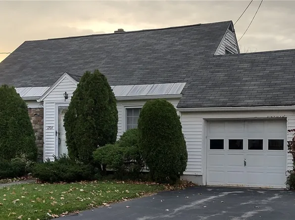 1204 Greenview Dr, Utica, NY 13501