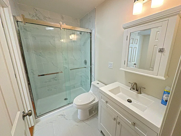 130 W 8th St #1 — Photo 39