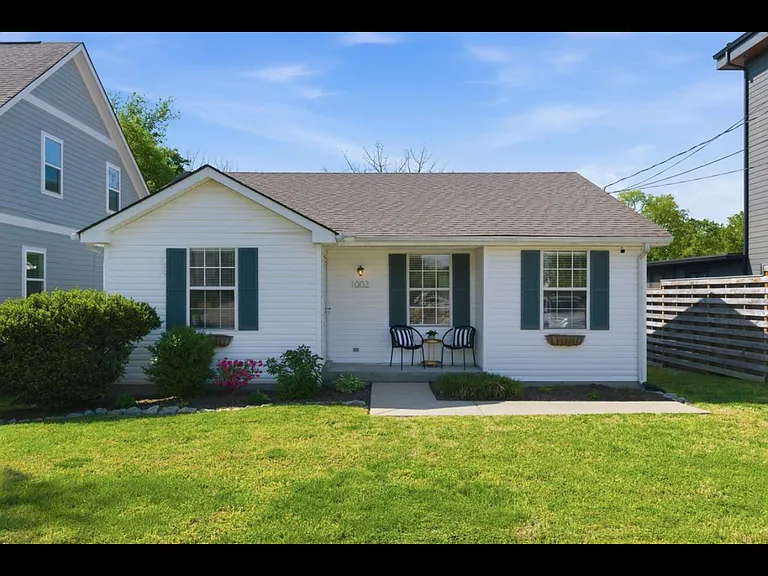 1002 Sharpe Ave — Photo 1