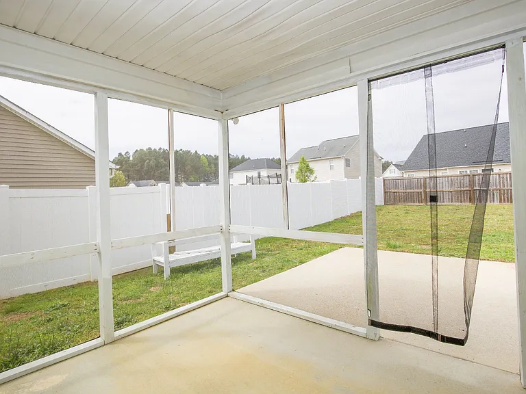 196 Lochwood Dr — Photo 44