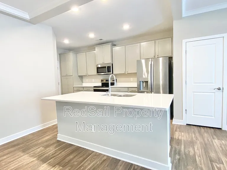 1008 Celia Ct — Photo 8