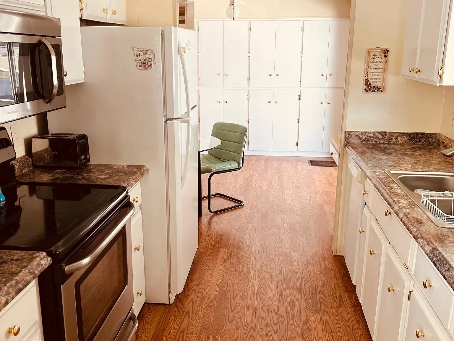 2859 E Elmwood Dr — Photo 1
