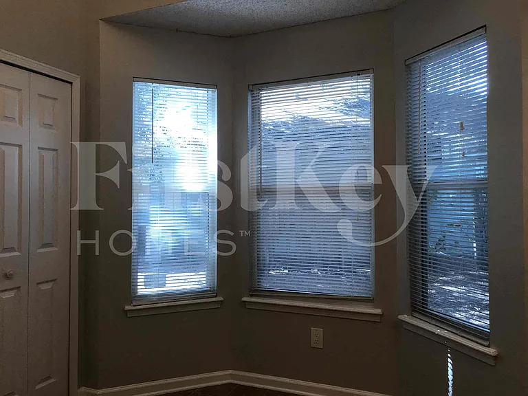7852 Catskills Ct — Photo 2
