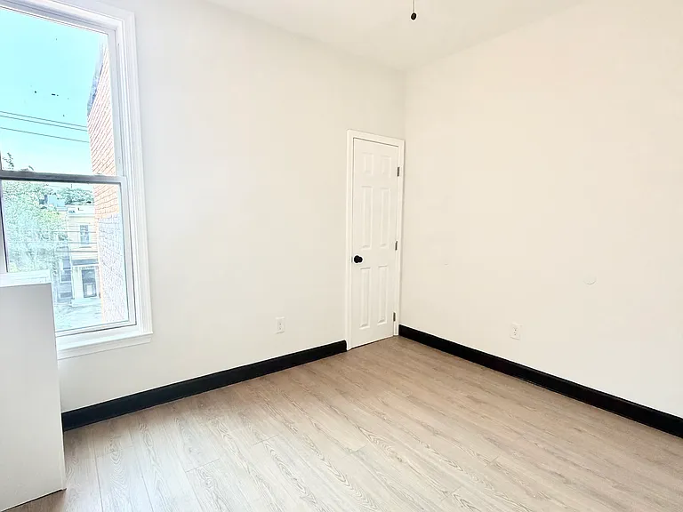 2525 W Lafayette Ave — Photo 13