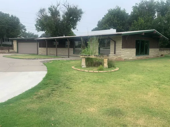 2701 Hillcrest Dr, Hays, KS 67601