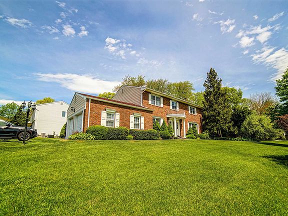 2nd image of 20 Birchdale Ln