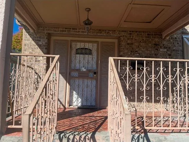 2 bed, 1.0 bath, 1029 sqft, $1,750 — Photo 2
