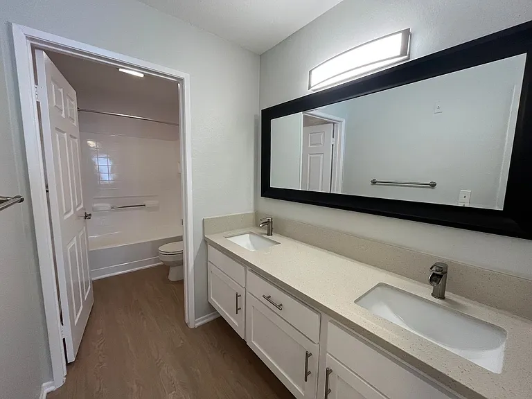 5235 Kester Ave — Photo 32