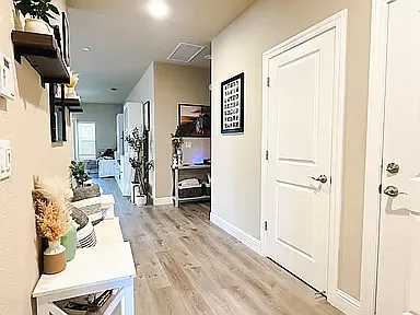 1374 Westgate Dr — Photo 9