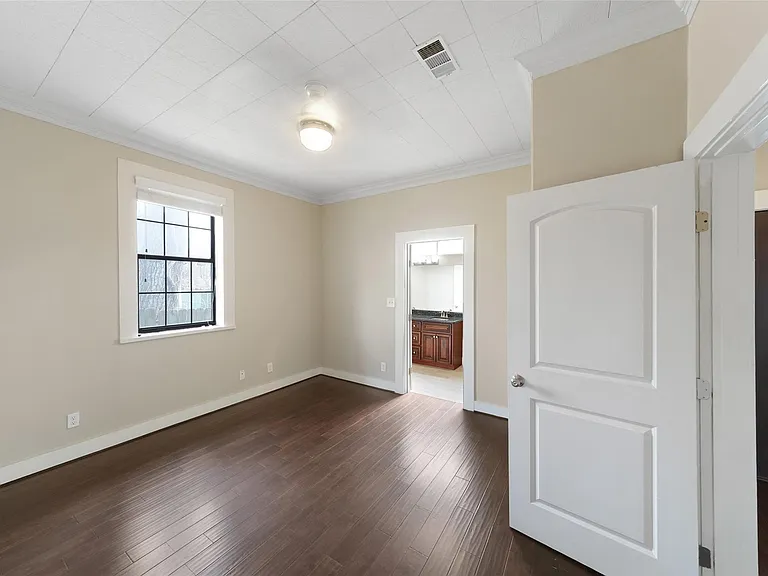 309 Pecore St — Photo 9