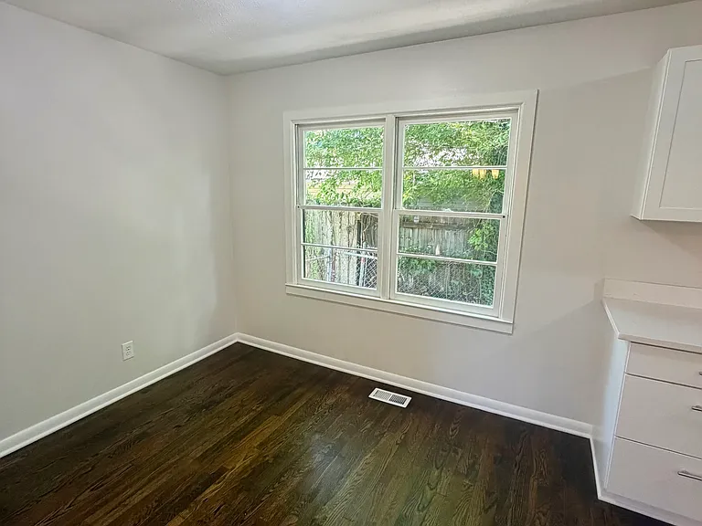 107 Stanley Ter — Photo 11