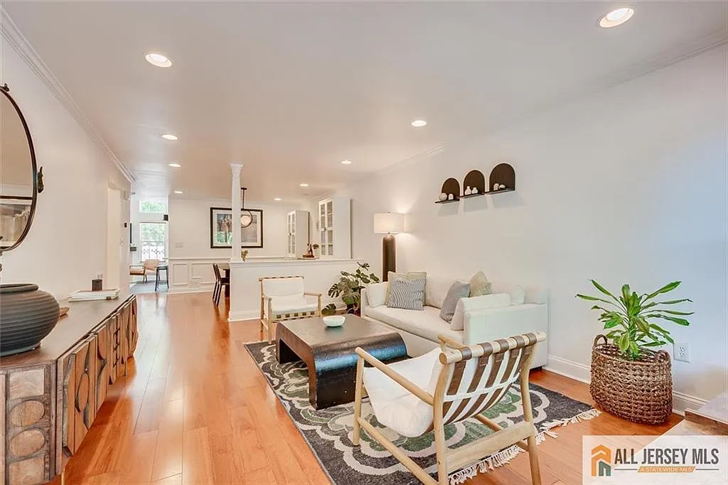 3 bed, 2.5 bath, $3,700 — Photo 2
