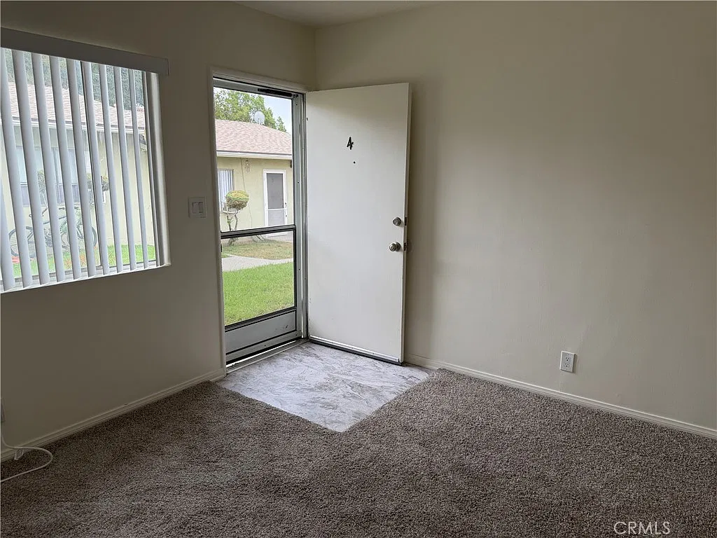 2 bed, 775 sqft, $2,300 — Photo 3