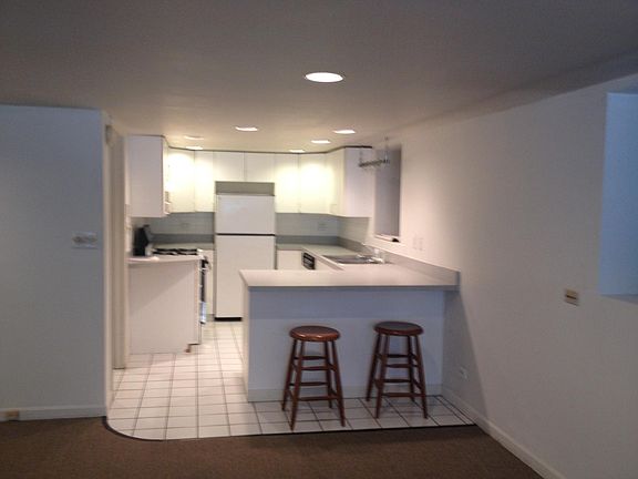 3rd image of 3149 N Southport Ave