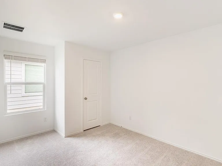 208 Skyfire St — Photo 10