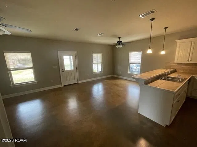 3 bed, 2.0 bath, 1500 sqft, $1,650 — Photo 2