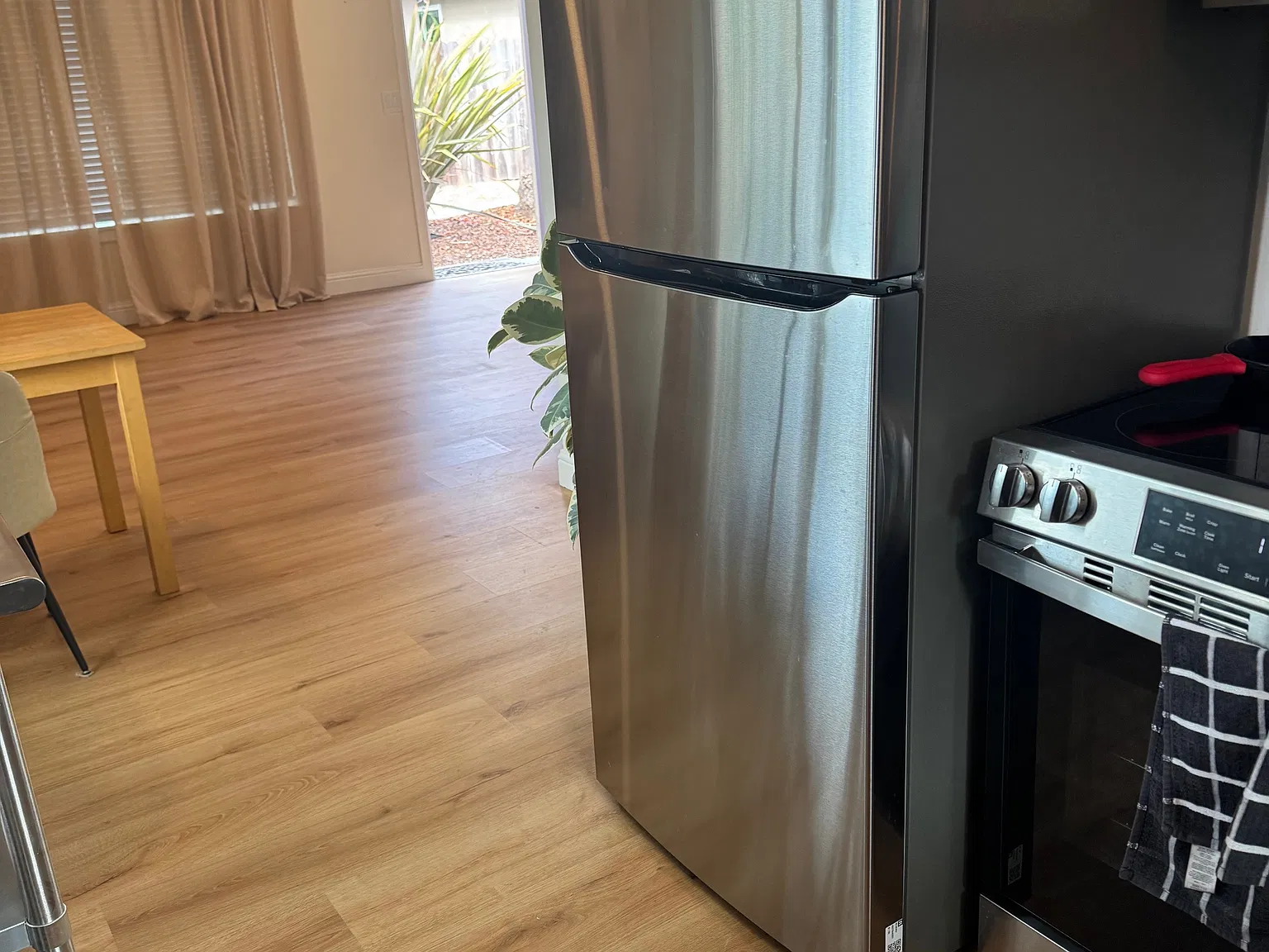 3 bed, 1.5 bath, 975 sqft, $3,975 — Photo 4