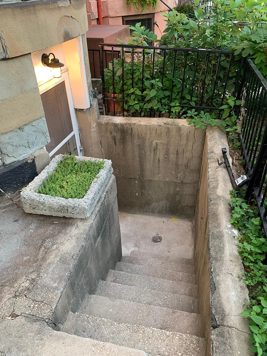 Building Photo - 2739 Saint Paul St #BASEMENT