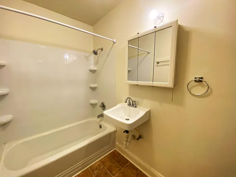 132 N Wayne Ave #7 — Photo 24