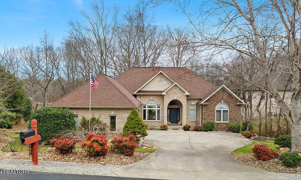 1st image of 303 Saloli Ln