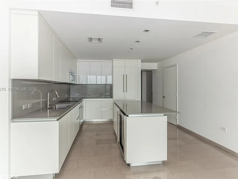 88 SW 7th St #2508 — Photo 6
